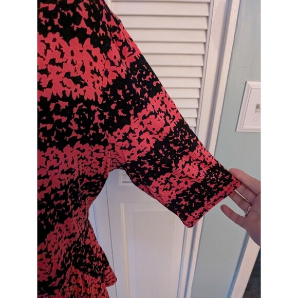 Elle Top Women's L Coral Pink Black Scoop Neck Keyhole Peplum Stretch Blouse - Picture 3 of 11